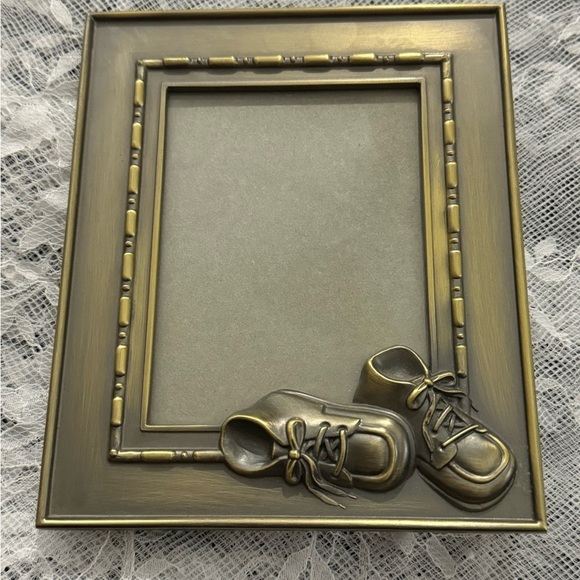 Vintage Elegant Bronze Photo Picture Frame with Baby Shoes MCM 80’s 90’s Nursery - Picture 2 of 8